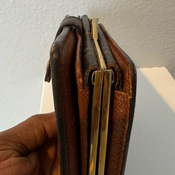 Louis Vuitton Kiss Wallet - Picture 10 of 14